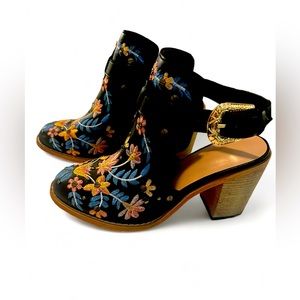 Multi Color Flower Ankle Boot👢